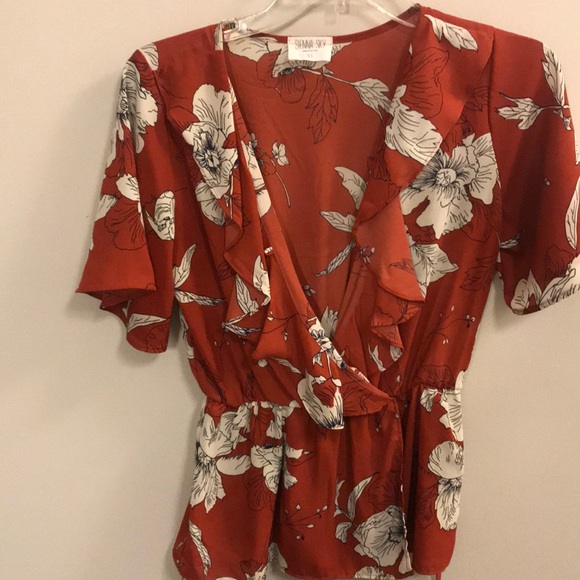 XS Floral Print Blouse. Great for work! - Picture 2 of 4